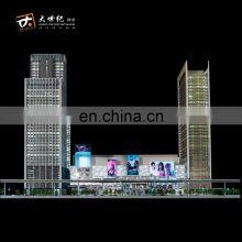 Архитектурные масштабные модели, домовая модель с миниатюрными фигурками людей