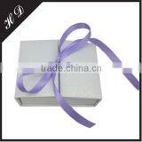 Small Gift Box Packaging With Ribbon thumbnail-1