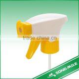 Yellow and white foam trigger sprayer for cleaning usage