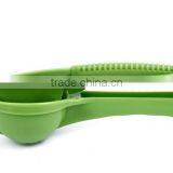 Plastic Material Kitchen Vegetable Fruit Orange Lemon Squeezer thumbnail-4