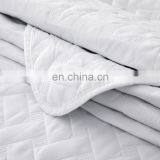 Soft 100% Polyester Fade Resistance Eco-friendly White Plain Quilt For Sale thumbnail-3