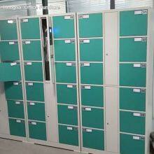Taquilla electrónica personalizada para paquetes de la marca Hengna con opciones de color azul/verde/rojo. Solución de almacenamiento para estudiantes en escuelas y universidades. thumbnail-4