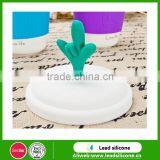 Qute Fingers Silicone Drink Lids -Suction Seal Lids- Flexible Silicone Cup Cover thumbnail-3