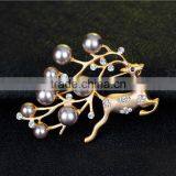 Christmas Pearl Crystal Pin Brooch Reindeer Stag Buck Deer Costume Jewelry Silver/Gold Tone thumbnail-2