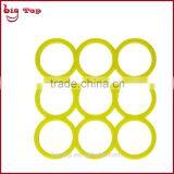 BT0120 Wholesale Silicone Square Shapes Heat Resistant Table Mat With 9 Round Shape Pot Holder Table Mat Insulating Pat Cup Mat thumbnail-3