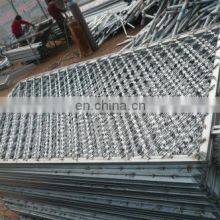 Low Price Galvanized Razor Barbed Wire Welded Wire Mesh thumbnail-5
