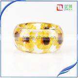 2016 fashion design hot sell real dried flower clear resin bangle