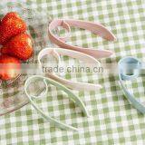 China Cheap Plastic Strawberry Huller Tomato Huller Tomato Corer Strawberry Corer thumbnail-4