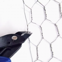 Galvanized Chicken Wire Mesh Fence for Sale/ Hexagonal Iron thumbnail-4