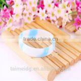 Best Design Fluorescent Silicone Bracelet thumbnail-1