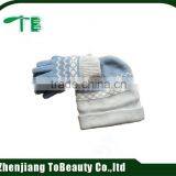 Adult Jacquard Hat and Gloves Set thumbnail-1