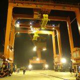 Загрузочно-разгрузочный причальный контейнерный портальный кран емкостью 60 тонн thumbnail-4