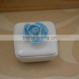 Wholesale White Ceramic Trinket Box With Flower Shape Design thumbnail-4
