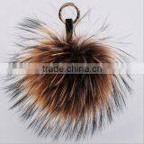 Manufacturing Wholesale Natural Raccoon Fur Customized Colour Pom Poms thumbnail-4