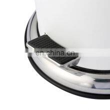 2 штуки белых ванных наборов: педальный мусорный бак с мягким закрытием и туалетная щетка thumbnail-3