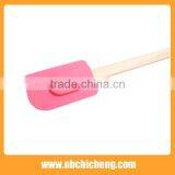 Durable Soft Silicone Kitchen Utensils Eco-friendly Pastry Spatula Silicone Wooden Handle Spatula thumbnail-2