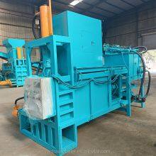 El más vendido de la fábrica, el envasador de heno, paja y ensilaje hidráulico de tres cilindros, es fácil de operar thumbnail-2