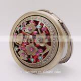 Metal Hollow Out Folding Pocket Mirror thumbnail-1