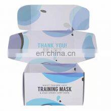 Коробка из гофрированной бумаги с узором в виде пятен, с крышкой, которая складывается вперед и вставляется в торцевую часть, для хранения сковородок thumbnail-1