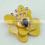 Competitive Price at High Quality Plastic Flower Resin Yellow Cubic Brooches thumbnail-2