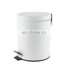 2021 Hot Selling Embossing Design Round 12L Free Standing Trash Can With Toilet Brush Holder Washroom Two Pieces Set