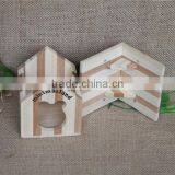 Незначительные деревянные украшающие подарочные коробки в форме маленького дома для Рождества thumbnail-3