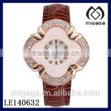 Flower Alloy Case With Rhinestone Bezel Women's Wristwatches*flower Case Pearl Dial Wristwatches for Women thumbnail-1