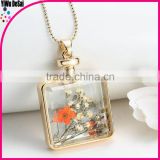 Photo frame necklace square pendant with beautiful flower necklace