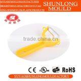 Yuyao Shunlong High Quality Vegetable and Fruit Peeler Plastic Mould thumbnail-3