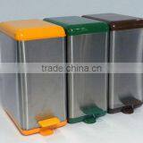 Recycle Bin With Colorful Lid thumbnail-1