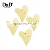 D&D 12PCs/Set Wooden Buttons Heart-Shape Handmade Carved Decorative Buttons Sewing Scrapbooking Crafts 1.9cm*2.4cm thumbnail-1