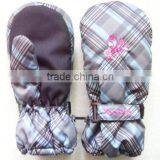 Hot Sell Kid's Winter Ski Mitten and Gloves With Windproof thumbnail-1