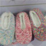 Fashion Soft Women Slippers With Classical Design thumbnail-1