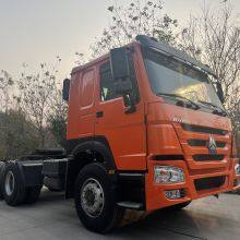 Sino Truck HOWO 371hp1000L Fuel Tank Tractor Head Truck thumbnail-3