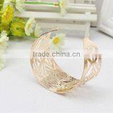 New Design Gold Hollow Triangle Bangles,metal Feather Shape Bangle in Bulk thumbnail-4
