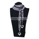 2016 New Design Heart Metal Pendant Scarf