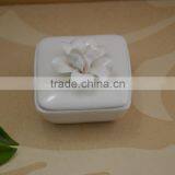 Factory Direct Ceramic Trinket Box With Flower Shape Design thumbnail-4