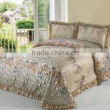 3 Pcs Gorgeous Comfortable Jaquard Flower Quilt Bed Set thumbnail-2