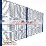 4mm Powder Coated Wire Welded 50x50mm Mesh Size 2m Tall Bent 3D Mesh With Square Post Fencing