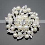 Fashion cheap pearl crystal brooch wholesale price flower pinwheel jewelry accessories
