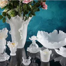 SAINT-VIEW Hot-selling Design Modern Frosted Colored Crystal Glass Vases for Wedding Centerpiece