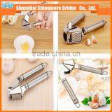 Kitchen Vegetable Fruit Tools High Quality Stainless Steel Garlic Press thumbnail-6