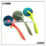 32066 Kitchen Gadget Kitchen Tool Round Pizza Cutter thumbnail-1