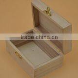 Packaging Boxes With Lid and Golden Lock thumbnail-2