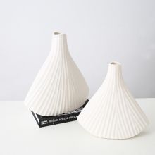Simple Shell Soft Hand Made Ceramic Vase Decoration Art For Showroom Hotel Reception