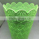 Hollow Out Mini Plastic Garbage Bin