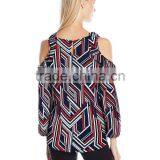 Women's Printed Long Sleeve Scoop Neck Cold Ruffle Shoulder Blouse thumbnail-4