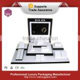 White & Black Elegant Window Jewelry Display Set Suppliers in thumbnail-1