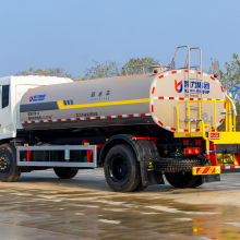 Factory Directly Sale Dongfeng Vehicles Spraying Water on The Street, Sprinkler Trucks thumbnail-5