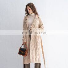 Женский длинный шерстяно-кашемирный кардиган с толстыми воротниками, выполненный в технике вязки на длинных спицах, с поясом thumbnail-3